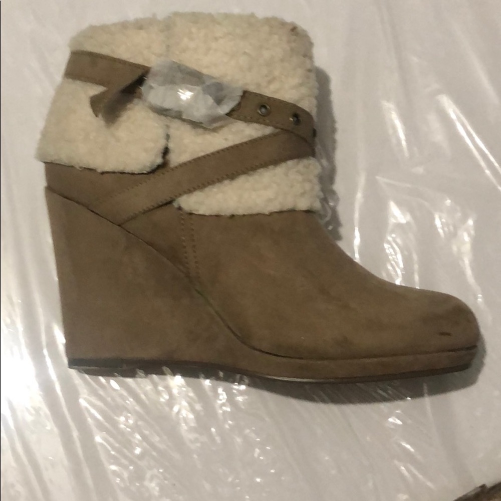 Wedge bootie with fur brand new size 9